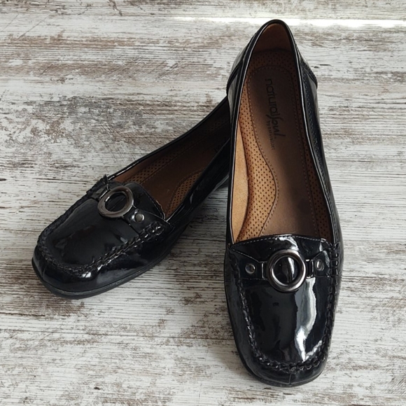 naturalizer black patent loafer